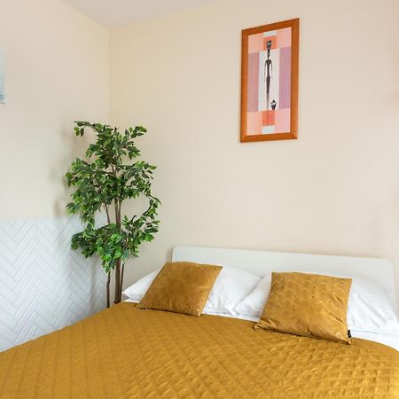 Cozy Modern Apartment Astoria Magic Orange Old Town คราคูฟ ภายนอก รูปภาพ