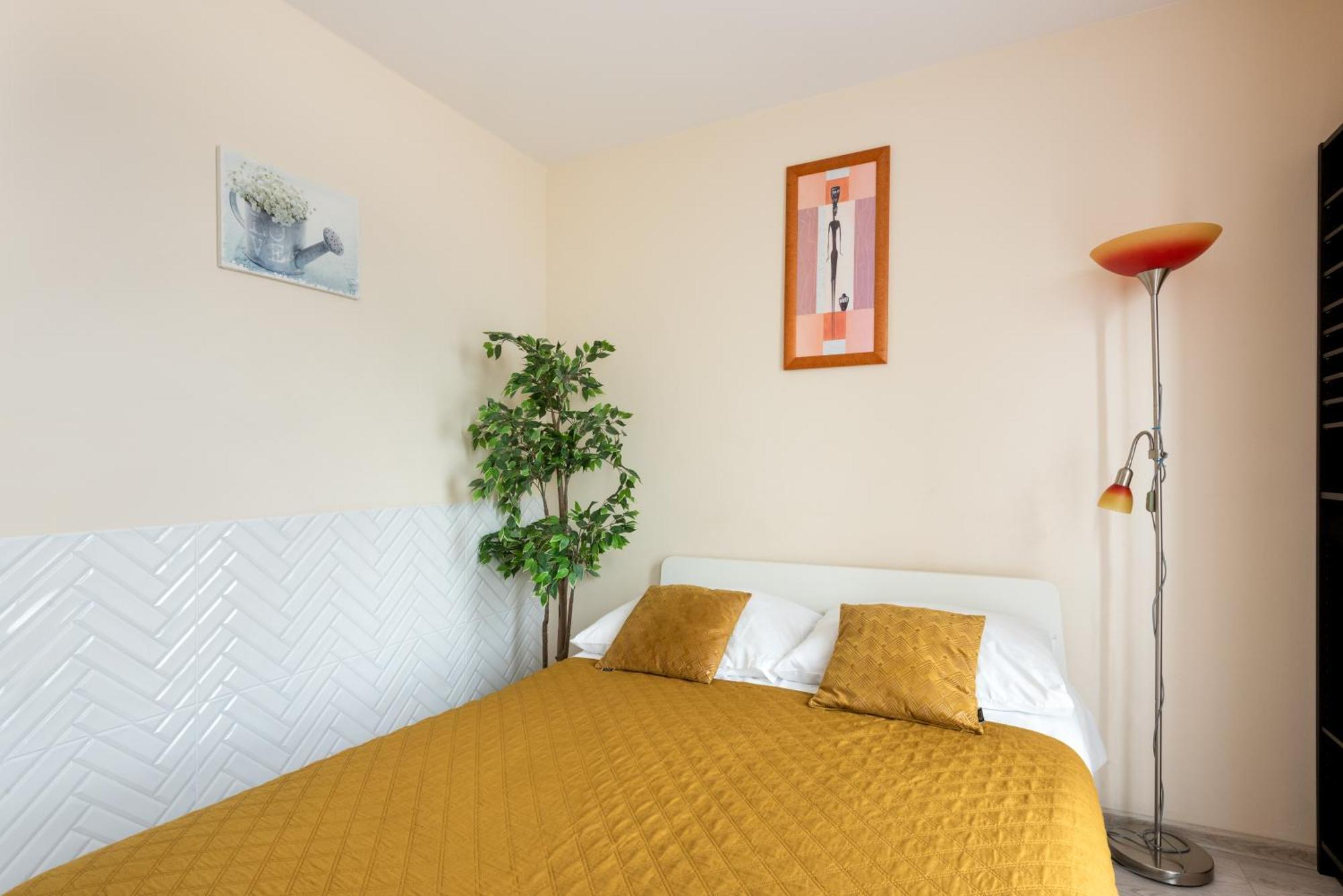 Cozy Modern Apartment Astoria Magic Orange Old Town คราคูฟ ภายนอก รูปภาพ